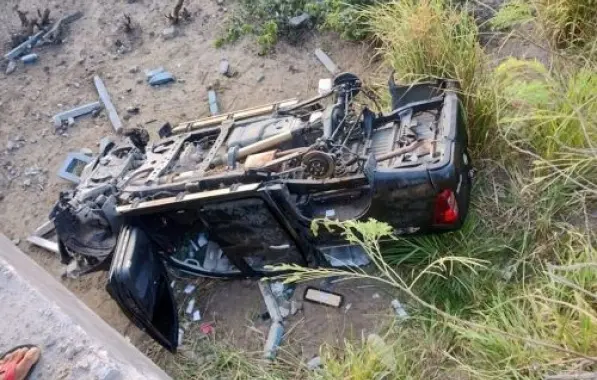 Motorista Perde Controle E Carro Cai De Ponte Na Ba No Extremo Sul