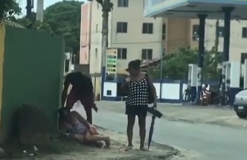 Vídeo Mostra Homem Agredindo Mulher Em Avenida Movimentada De Ilhéus ...