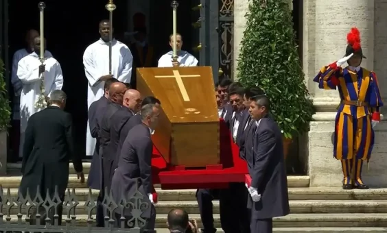 Papa Francisco é sepultado em Roma; funeral reúne 250 mil pessoas - IPIAÚ ON LINE